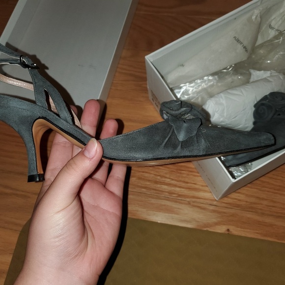 Albert Nipon Grey suede heels - Picture 4 of 7
